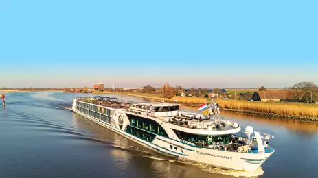 Panorama of the George Eliot cruise ship sailing