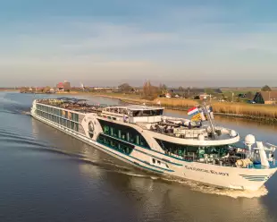 Panorama of the George Eliot cruise ship sailing