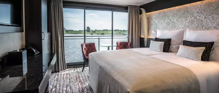 upper deck cabin of oscar wilde river cruise ship 